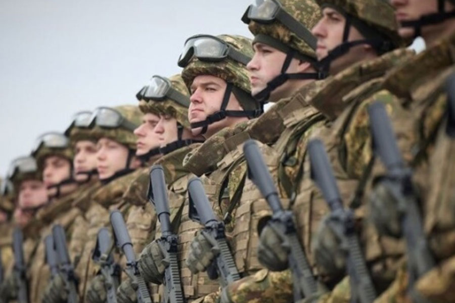 যুদ্ধের প্রথম পর্যায়ে ডনবাস, খেরসন ও জ়াপোরিজায়া মিলিয়ে ইউক্রেনের ১৫ শতাংশ জমি দখল করেছিল মস্কো। গত তিন বছরে সেই পরিমাণ আরও বেড়ে দাঁড়িয়েছে ২০ থেকে ২৫ শতাংশ। অন্য দিকে সীমান্ত পেরিয়ে রাশিয়ার কুর্স্ক এলাকার ভিতরে ঢুকে হামলা চালিয়েছে ইউক্রেনীয় সেনা। ওই রুশ জমির কিছুটা দখলে রয়েছে কিভের। কুর্স্ক পুনরুদ্ধার করতে উত্তর কোরিয়ার সেনাকে সঙ্গে নিয়ে প্রত্যাঘাত শানাচ্ছে মস্কো।