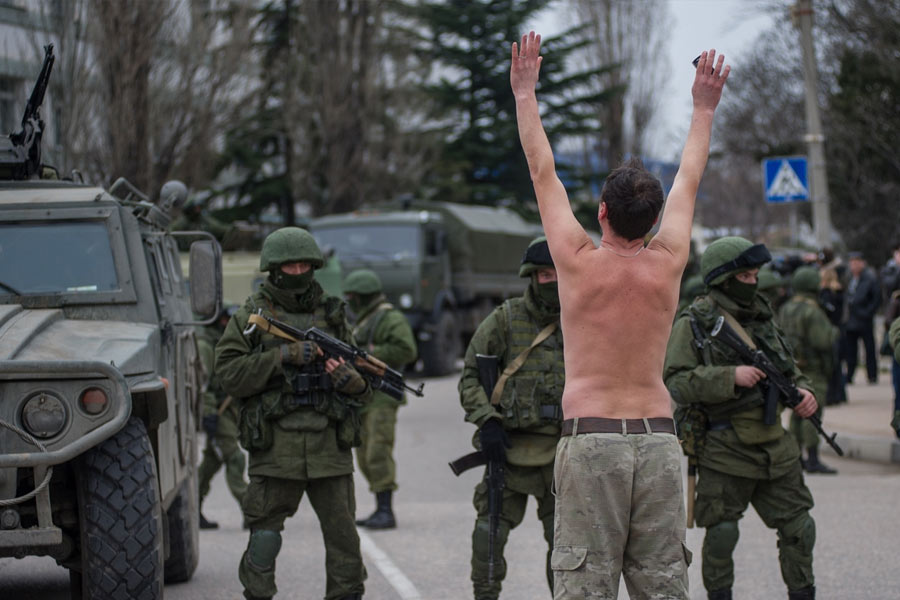 রাশিয়া-ইউক্রেন যুদ্ধ শেষ হলে পূর্ব ইউরোপের মানচিত্র যে অনেকটা বদলে যাবে তা বলাই বাহুল্য। পাশাপাশি, মানচিত্র বদলাচ্ছে মধ্য এশিয়ার আর্মেনিয়া এবং আজ়ারবাইজানেরও। দ্বিতীয় বিশ্বযুদ্ধের পরবর্তী সময়ে এই দুই দেশই ছিল সোভিয়েত রাশিয়ার অংশ। ১৯৯১ সালে সোভিয়েত ভেঙে গেলে স্বাধীন রাষ্ট্র হিসাবে আত্মপ্রকাশ করে তারা।