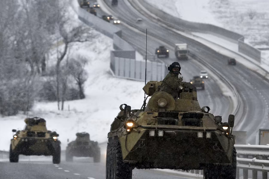 আর্মেনিয়ার পিছনে রয়েছে ইরান ও রাশিয়ার সমর্থন। অন্য দিকে তুরস্ক এবং ইজ়রায়েলের সাহায্য পাচ্ছে আজ়ারবাইজান। ফলে ককেসাস এলাকার যুদ্ধ এশিয়া মাইনর ছাড়িয়ে মহাদেশটির পশ্চিম অংশ তথা আরব ভূখণ্ডে ছড়িয়ে পড়ার প্রবল আশঙ্কা রয়েছে। এর ফলে যে সেখানকার মানচিত্রে বদল ঘটবে, তাতে কোনও সন্দেহ নেই।