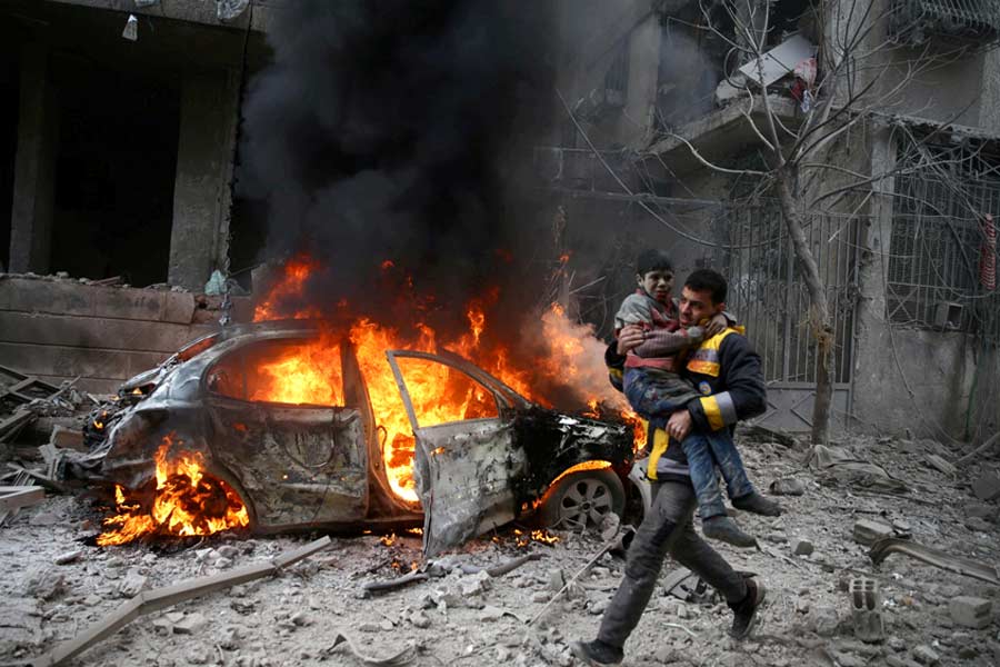 ২০২৩ সালে প্যালেস্টাইনের গাজ়া ভূখণ্ড থেকে ইজ়রায়েলের উপর হামলা চালায় ইরান মদতপুষ্ট সশস্ত্র গোষ্ঠী হামাস। ওই ঘটনার জেরে যুদ্ধে নামে আইডিএফ। প্রায় এক বছরের বেশি সময় লড়াই চলার পর সংঘর্ষবিরতিতে রাজি হয়েছে দুই পক্ষ। এই আবহে মার্কিন প্রেসিডেন্ট ডোনাল্ড ট্রাম্পের হস্তক্ষেপে সেখানকার মানচিত্রের বদল হওয়ার প্রবল সম্ভাবনা তৈরি হয়েছে।