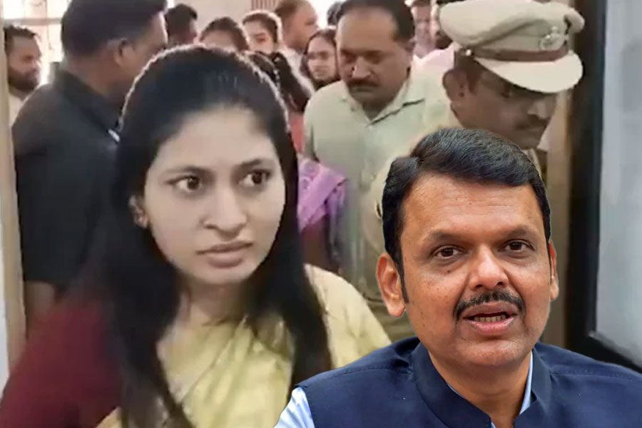 কেন্দ্রীয় মন্ত্রী রক্ষা খাডসে এবং মহারাষ্ট্রের মুখ্যমন্ত্রী দেবেন্দ্র ফডণবীস।