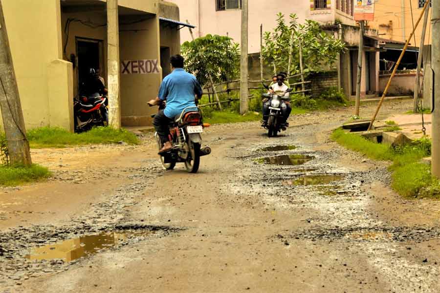 Local residents of Kulti angry due to poor condition of Road to Borough office