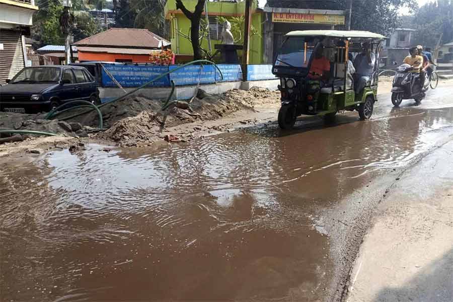 Local residents of Siliguri in Discomfort due to several incidents of Water pipes crack