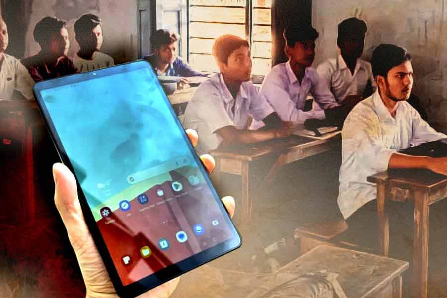 Many Higher Secondary candidates did not appeared in the Exam despite taking Tablets money at Midnapore