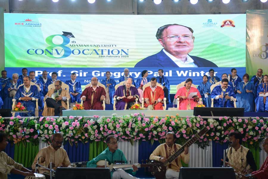 সমাবর্তন অনুষ্ঠানে অতিথিরা।