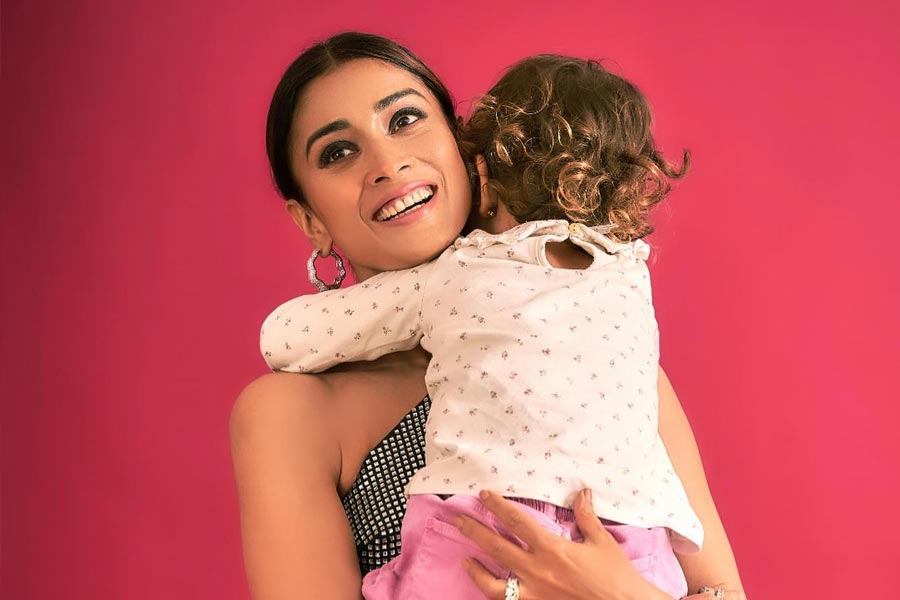 Shriya Saran with daughter