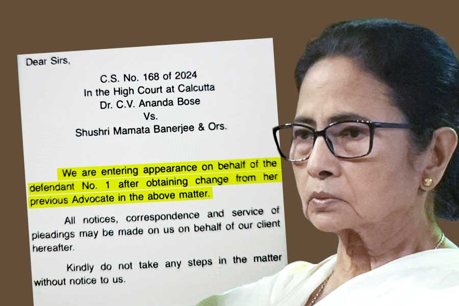 CM Mamata Banerjee changes lawyer in High Court in the case which filed by Governor CV Ananda Bose dgtl
