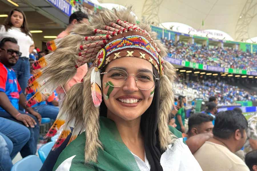 A cricket-loving Pakistani girl went viral for her graceful reaction and striking resemblance to Deepika Padukone dgtl