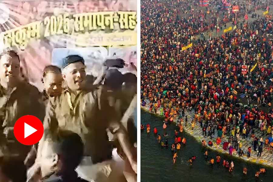RPF personnel dances in Bhojpuri song to celebrate conclusion of duty at Mahakumbh, video goes viral