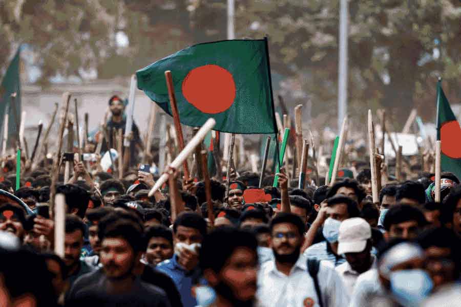 Awami League leaders' houses were searched late at night