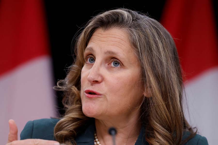 Canada wants Nuclear Weapon