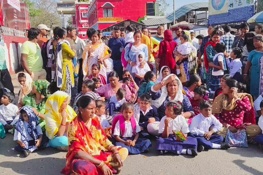 Rail sent evacuation notice to a school for encroachment in Bandel dgtld