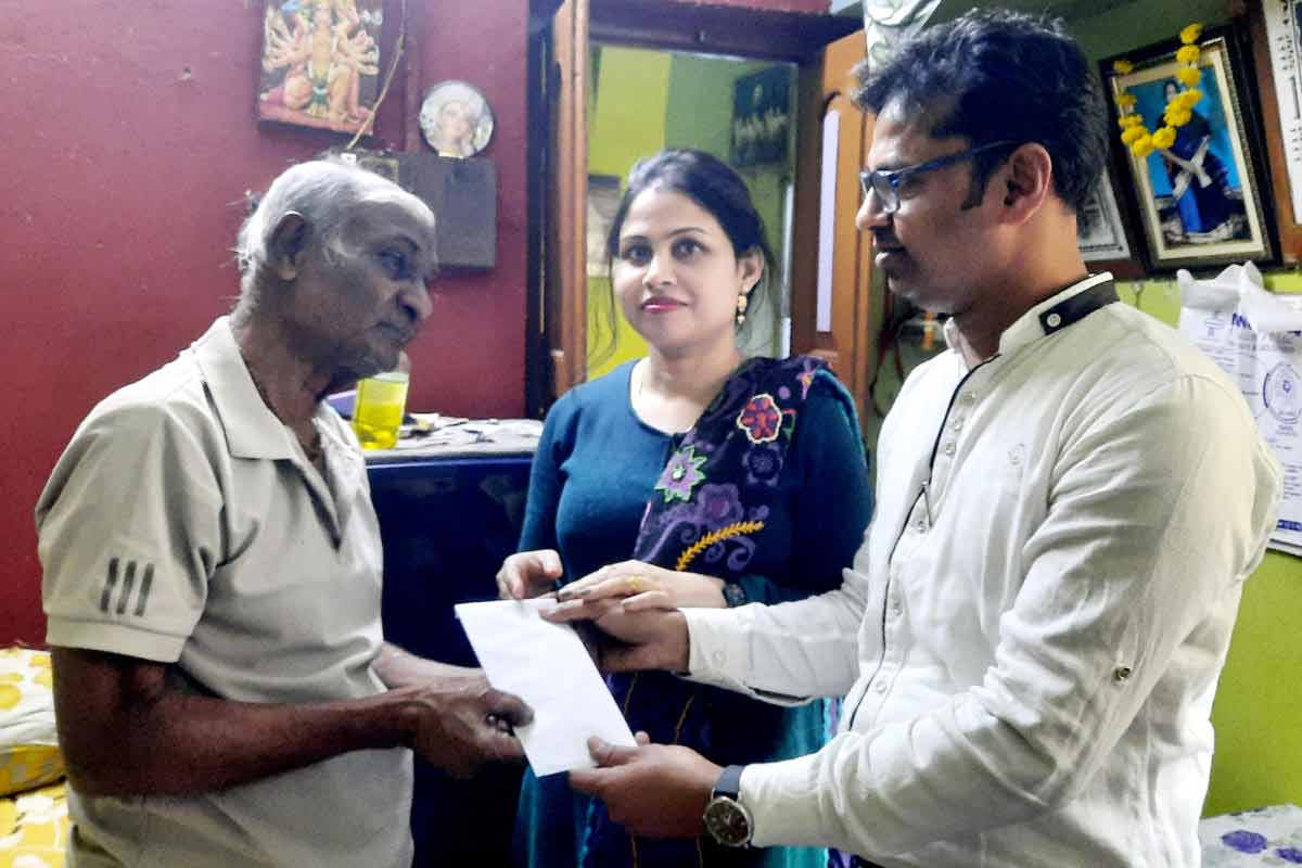 Aged couple promised to help Asmika Ds of Ranaghat who is suffering from a rare disease