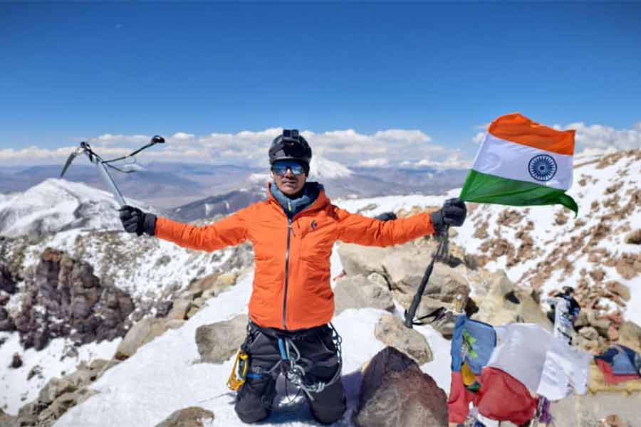 An youth from Uttarpara conquered highest active volcano of the world