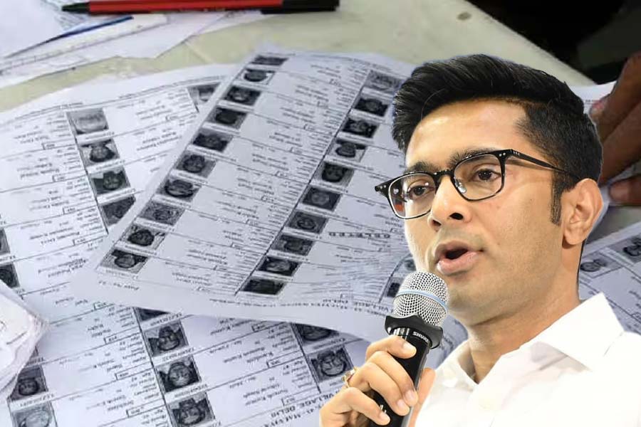 ভোটার তালিকা যাচাই নিয়ে অভিষেক বন্দ্যোপাধ্যায়ের বৈঠকের দিনবদল।