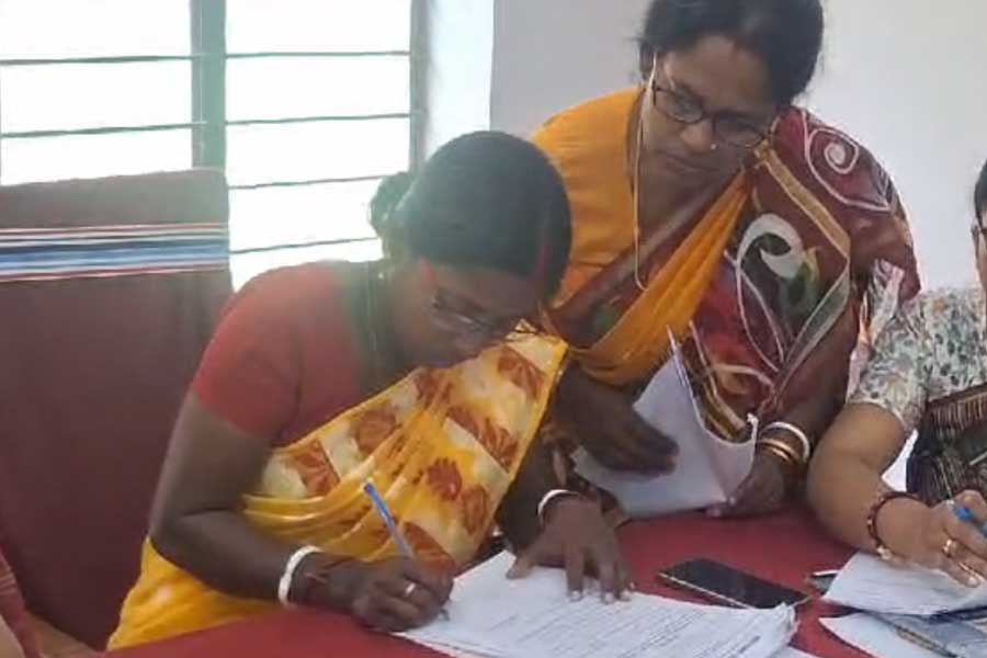 Toto driver Radharani Das from Murshidabad becomes Lok Adalat judge on Women's Day dgtld