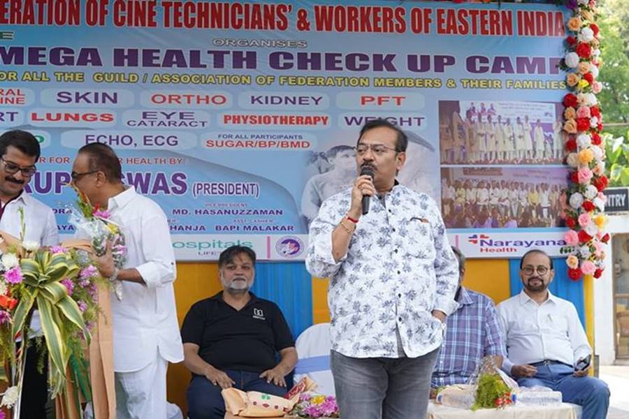 স্বাস্থ্যশিবিরে বক্তব্য রাখছেন মন্ত্রী অরূপ বিশ্বাস।