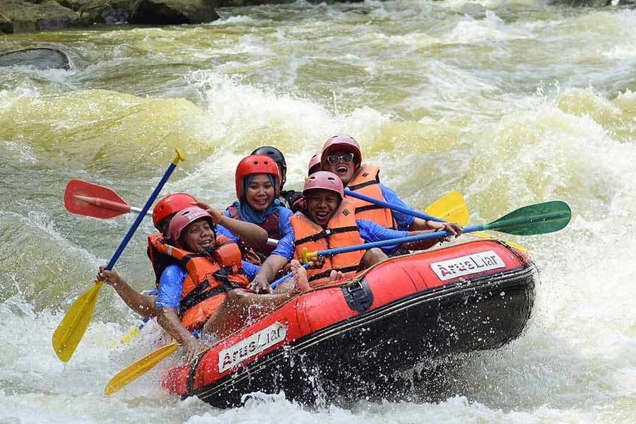 রিভার র‌্যাফটিং এর জন্যও যেতে পারেন হৃষীকেশ।
