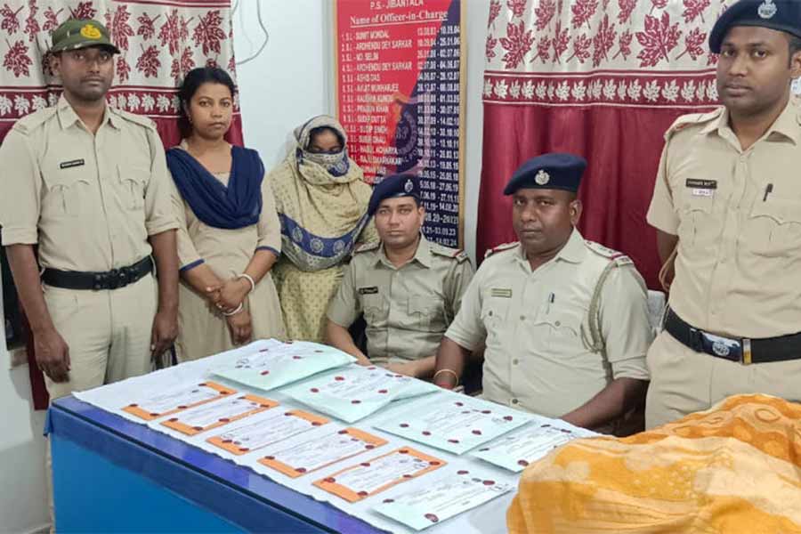 An woman war arrested in charges of drugs smuggling in the shadows of beggary