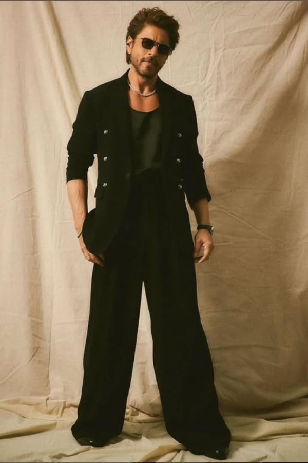 শাহরুখের গলায় হিরের হার। 