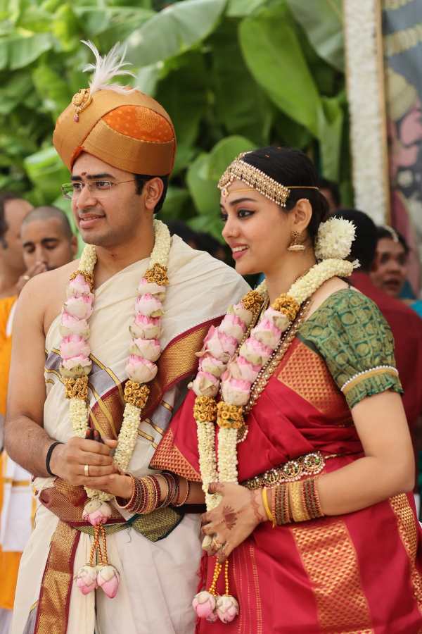 বিয়ের পরে তেজস্বী সূর্য এবং শিবশ্রী স্কন্দপ্রসাদ।