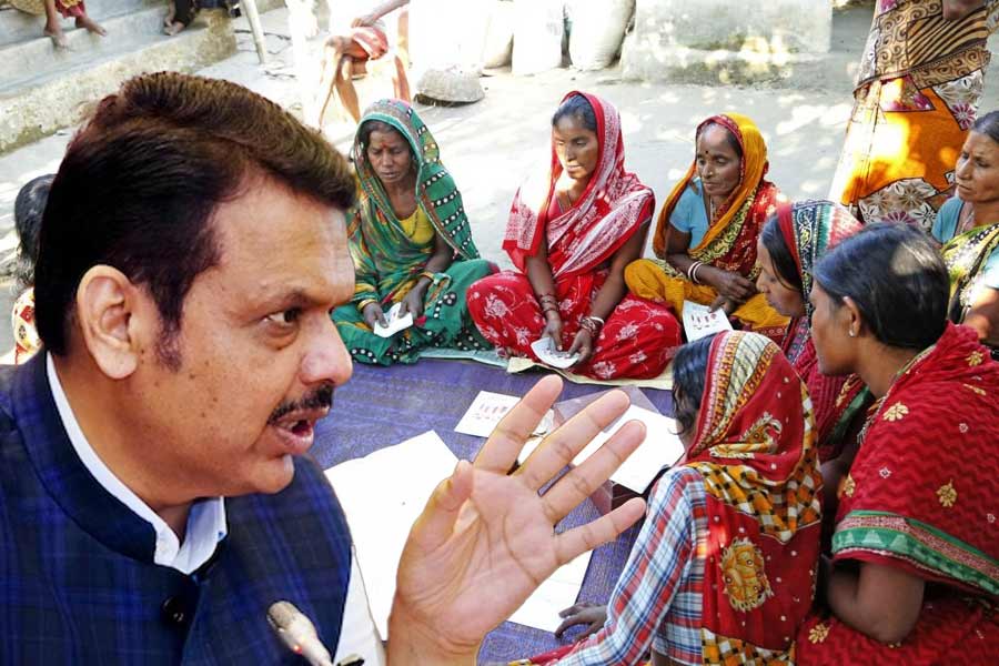 ‘লাড়কী বহীণ’ প্রকল্পে বরাদ্দ কমাল মহারাষ্ট্র সরকার।