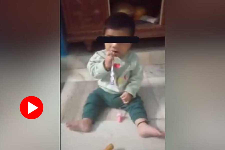 9 month old died after swallowing cold drink cap in Telangana