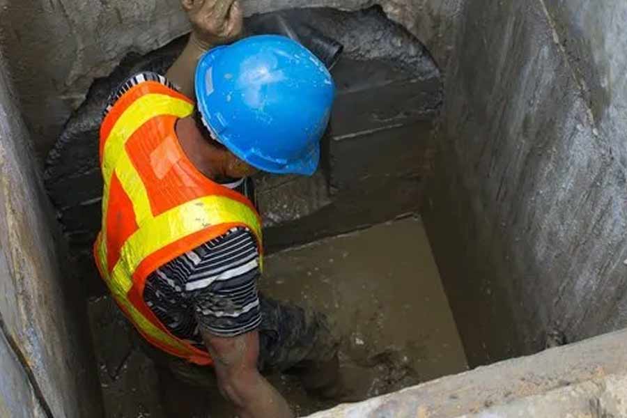 Four migrant workers who died while cleaning water tank in Mumbai were from Murshidabad, one hospitalized in critical condition dgtld