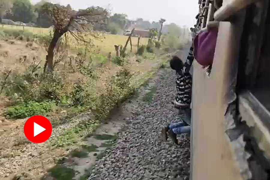 Uttar Pradesh man held other passenger's hand on moving train, caught attention of railway police dgtl