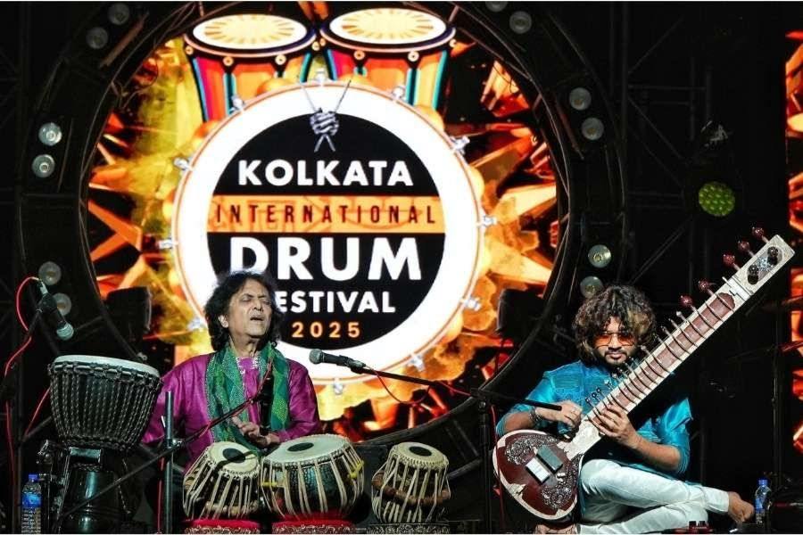 Kolkata International Drum Festival was organised to honour Ustad Zakir Hussain dgtl