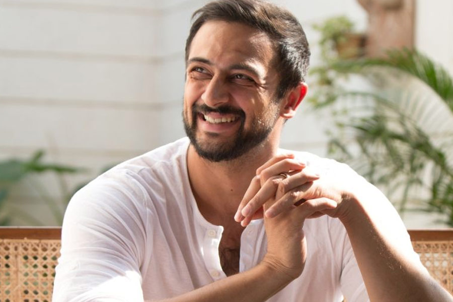 ২০১৮ সালে মুক্তিপ্রাপ্ত ‘ব্ল্যাকমেল’ নামের হিন্দি ছবিতে শেষ অভিনয় দেখা যায় অরুণোদয়ের। তার পর আর বড় পর্দায় দেখা যায়নি তাঁকে। হিন্দি ছবিতে দেখা না গেলেও ওটিটির পর্দায় কেরিয়ার শুরু করেন তিনি।