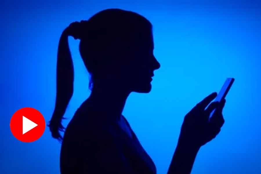 mother allegedly forgetting her child in a park