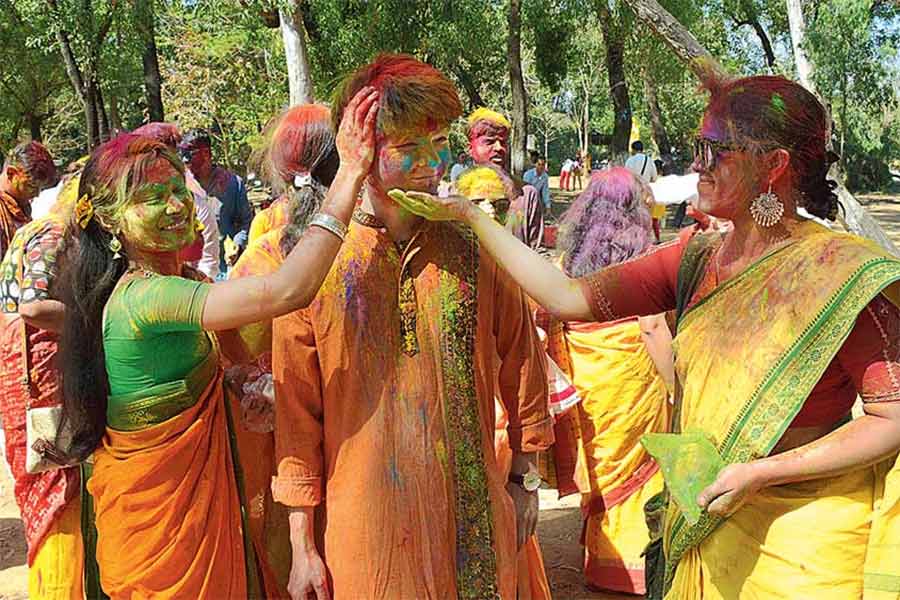 The forest department's decision to ban Holi at Sonajhuri market is commendable