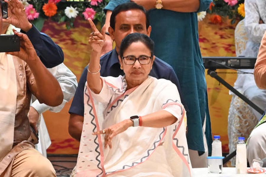 CM Mamata Banerjee participated in Bhangra dance in the event organized on the occasion of Holi festival