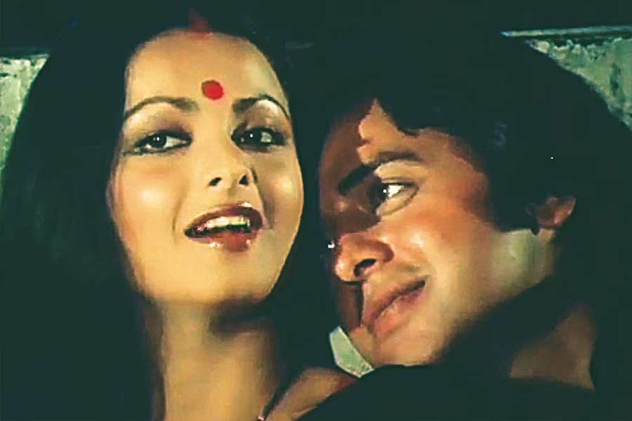 vinod chopra and rekha