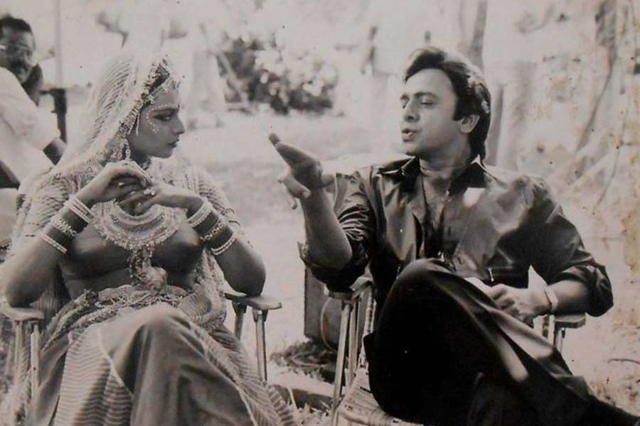 vinod chopra and rekha