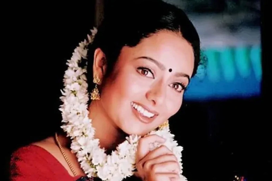 All need to know about south actress Soundarya aka Sowmya Sathyanarayana and controversy related to her death