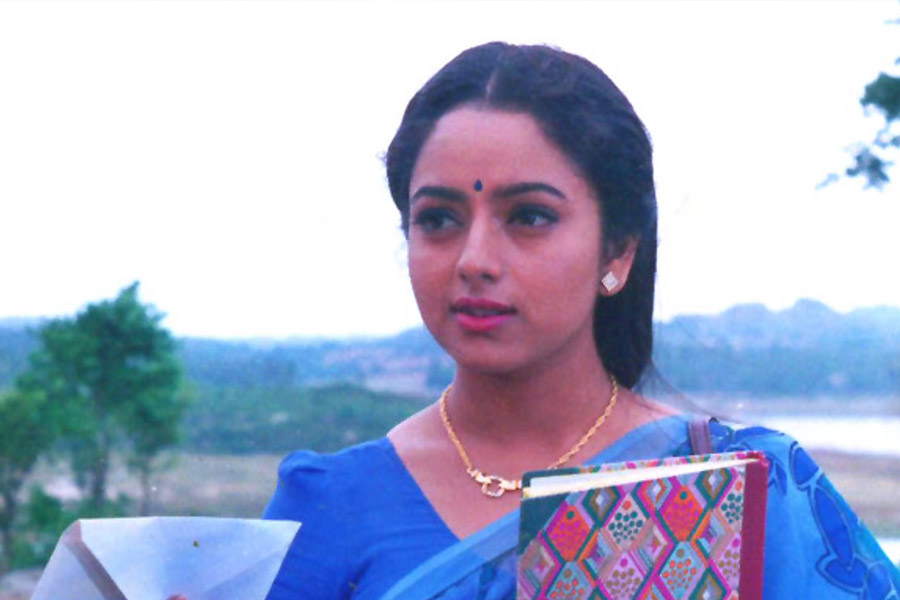 All need to know about south actress Soundarya aka Sowmya Sathyanarayana and controversy related to her death