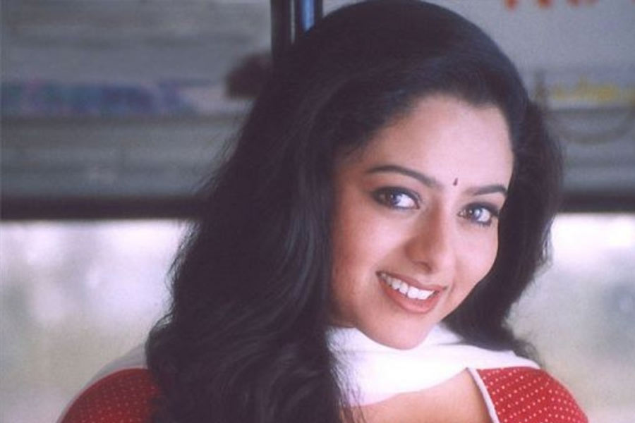 All need to know about south actress Soundarya aka Sowmya Sathyanarayana and controversy related to her death