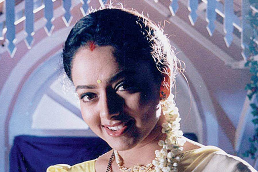 All need to know about south actress Soundarya aka Sowmya Sathyanarayana and controversy related to her death