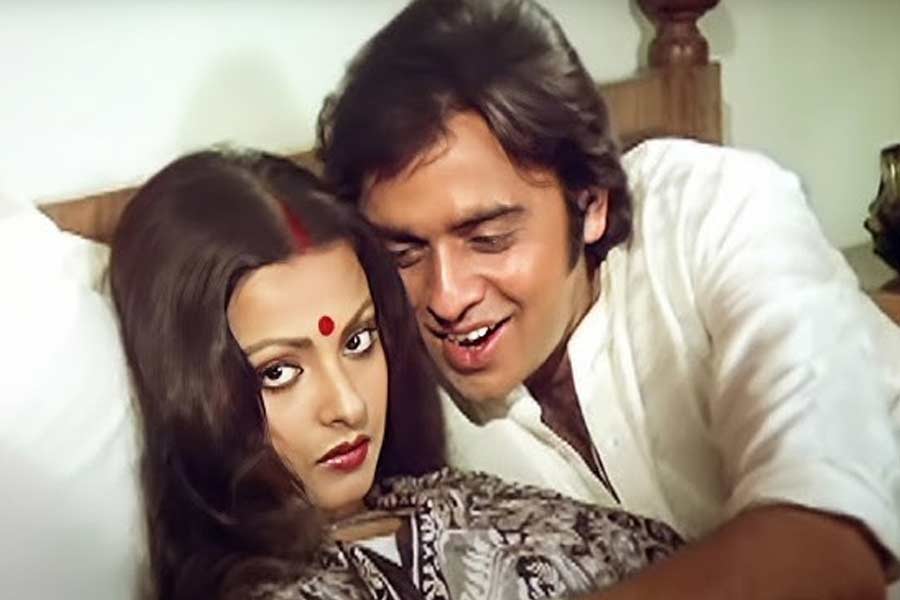 vinod chopra and rekha