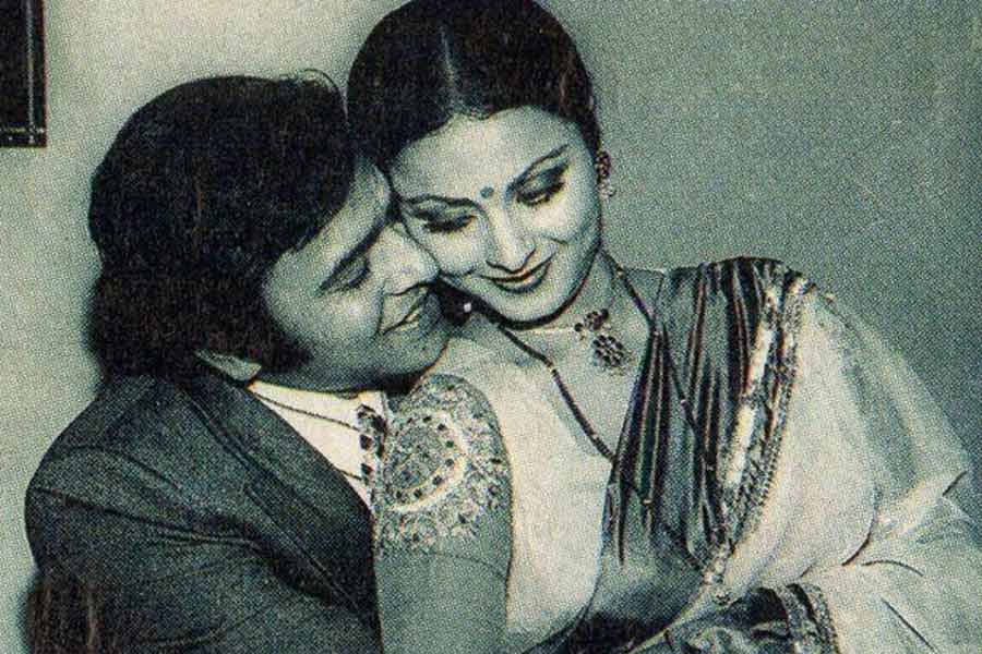 vinod chopra and rekha