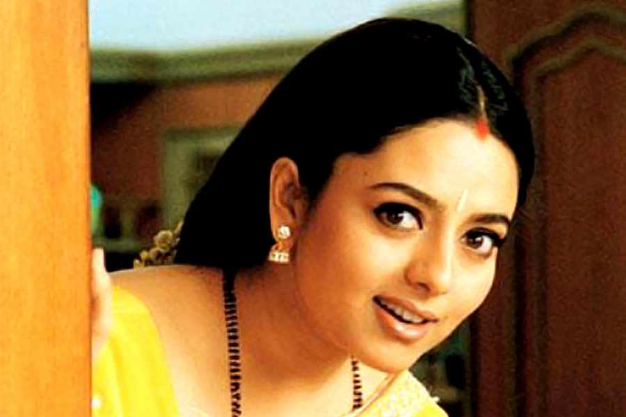 All need to know about south actress Soundarya aka Sowmya Sathyanarayana and controversy related to her death