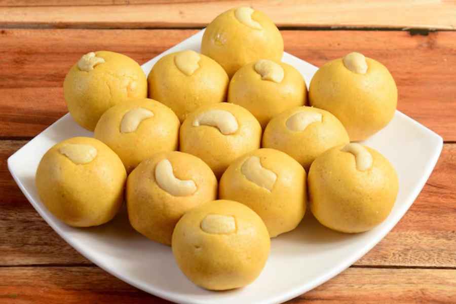 বেসনের লাড্ডু