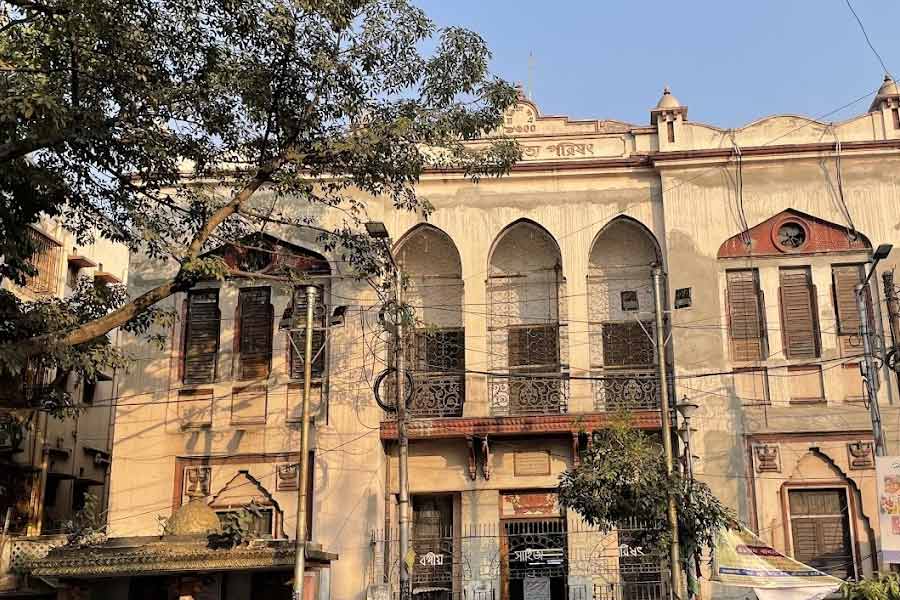 Infighting is going on in the Bangiya Sahitya Parishad for power grab