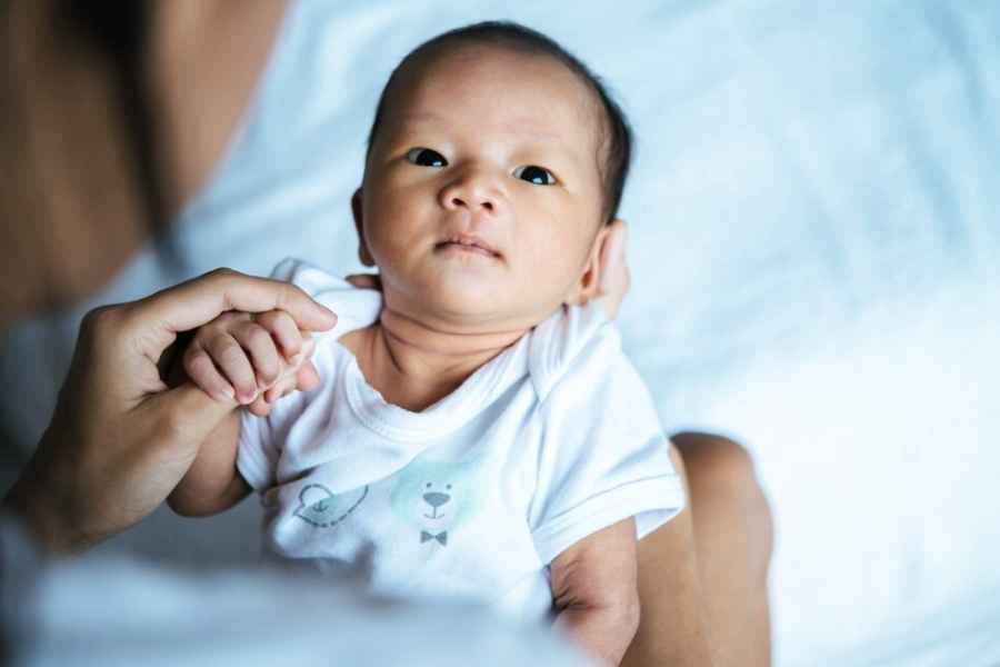 What are the causes of hMPV in newborns