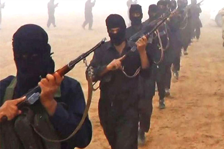 এর পর গত বছরের ৯ জুন কাশ্মীরের রেয়াসি জেলায় হিন্দু তীর্থযাত্রীদের বাসে হামলা চালায় লশকর জঙ্গিরা। নির্বিচারে গুলি চালিয়ে বেশ কয়েক জনকে খুন করে চম্পট দেয় তারা। এ বারও তদন্তে ঘটনার মূলচক্রী হিসাবে উঠে আসে কাতালের নাম। রেয়াসিকাণ্ডে এ বছরের ফেব্রুয়ারি মাসে আদালতে চার্জশিট দাখিল করে এনআইএ। সেখানে মোট পাঁচ জনের নাম রেখেছেন গোয়েন্দারা। যাঁদের মধ্যে তিন জন লশকর কমান্ডার।