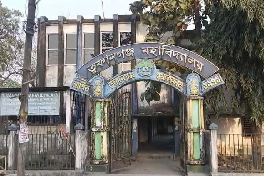 Several injured due to internal conflict in Tufanganj Mahavidyalaya of Cooch Behar dgtld