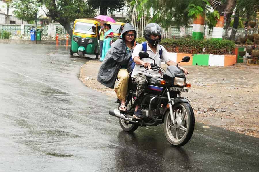 Sudden rainfall at bardhaman gave relief to the citizens