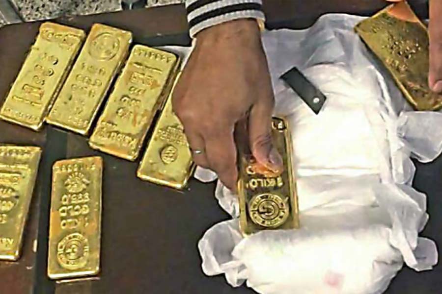 Gold Smuggling Threatens Indian Economy